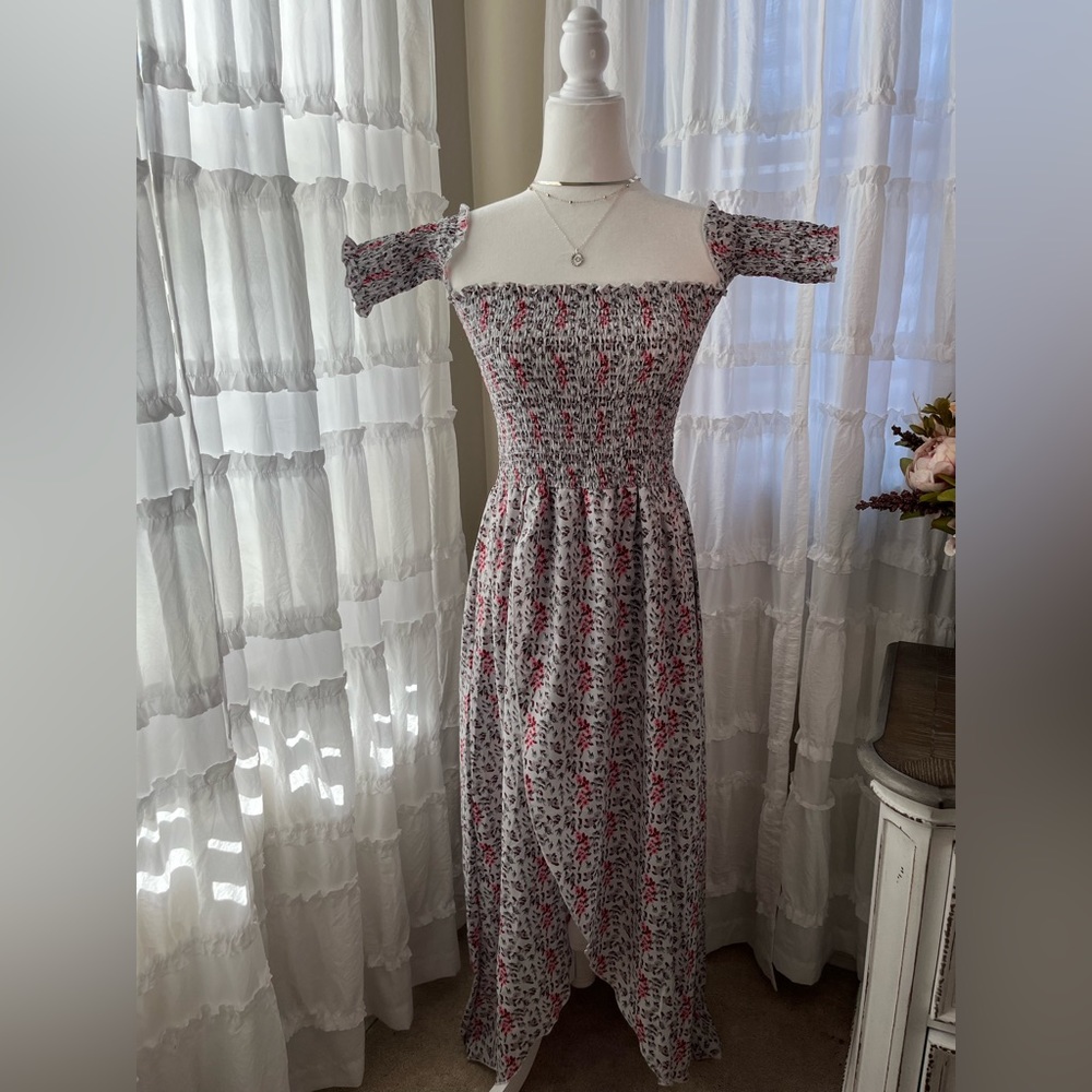 Mundefeis dress long with rouge top with rouge sleeves size medium